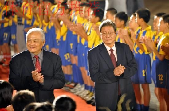 年维泗、容志行获亚足联“金星奖” 年维泗、容志行获亚足联“金星奖”