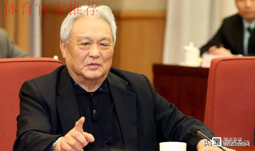 年维泗、容志行获亚足联“金星奖” 年维泗、容志行获亚足联“金星奖”